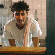 Professeur de cuisine passionnelle et envoûtante, la gastronomie parisienne dans toute sa splendeur